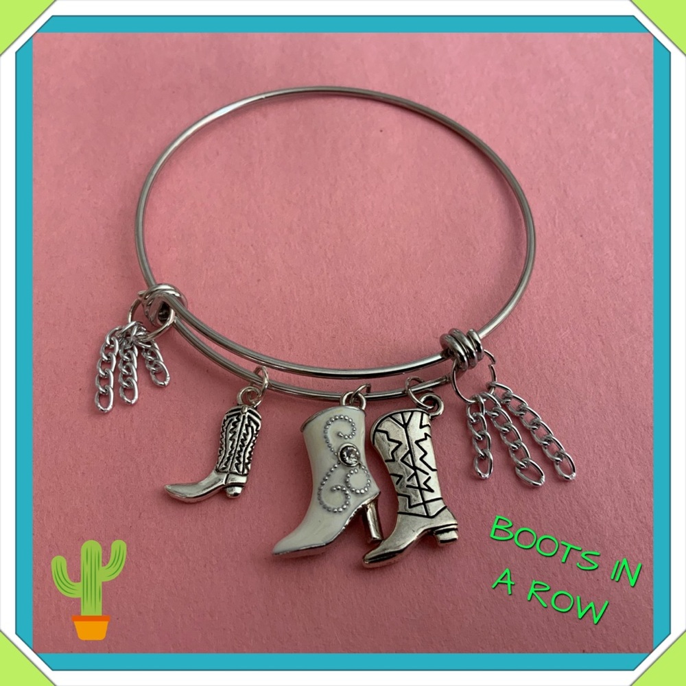 🆕 ✅ EXPANDABLE WIRE BRACELET BOOTS IN A ROW